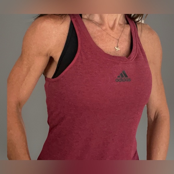 adidas Tops - Adidas Women’s Burgundy Red Workout Tank Top Pad Shelf Bra Climachill vtg Run